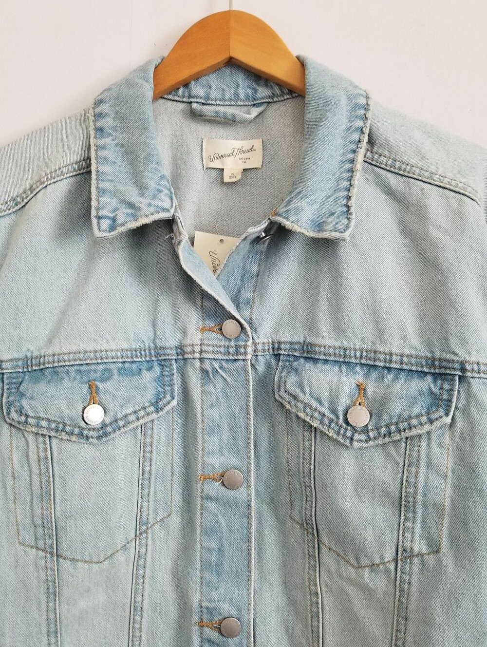 NWT Universal Thread Light Wash Baggy Trucker Denim Jacket Size XL - Picture 3 of 10